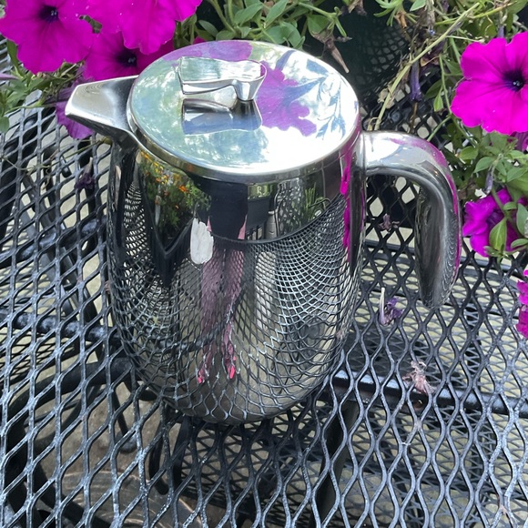 Bodum Thermal Stainless Steel 34 Ounce French Press Coffee Maker! - Picture 7 of 16